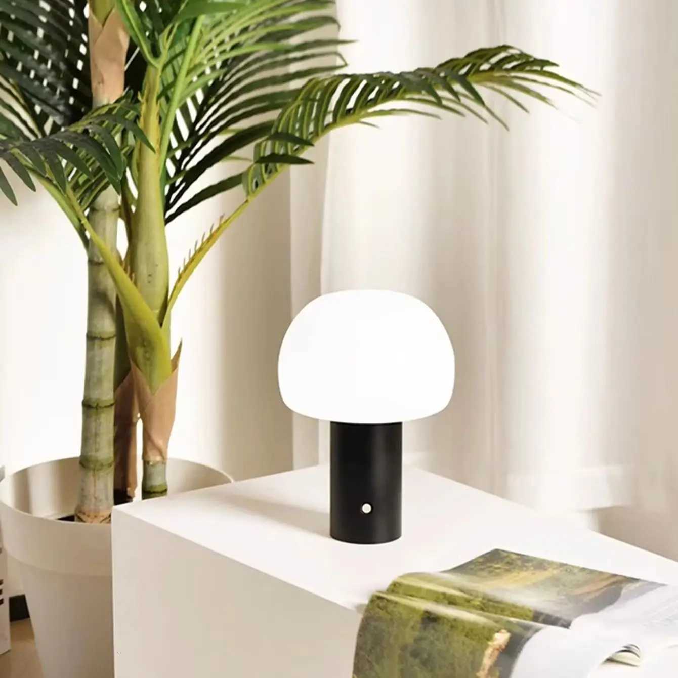 New Mushroom Lamp LED Charging Table Lamp 3-colors Dimming Desk Lamp Mushroom Night Light for Bar Restaurant Bedroom DecorationM251125