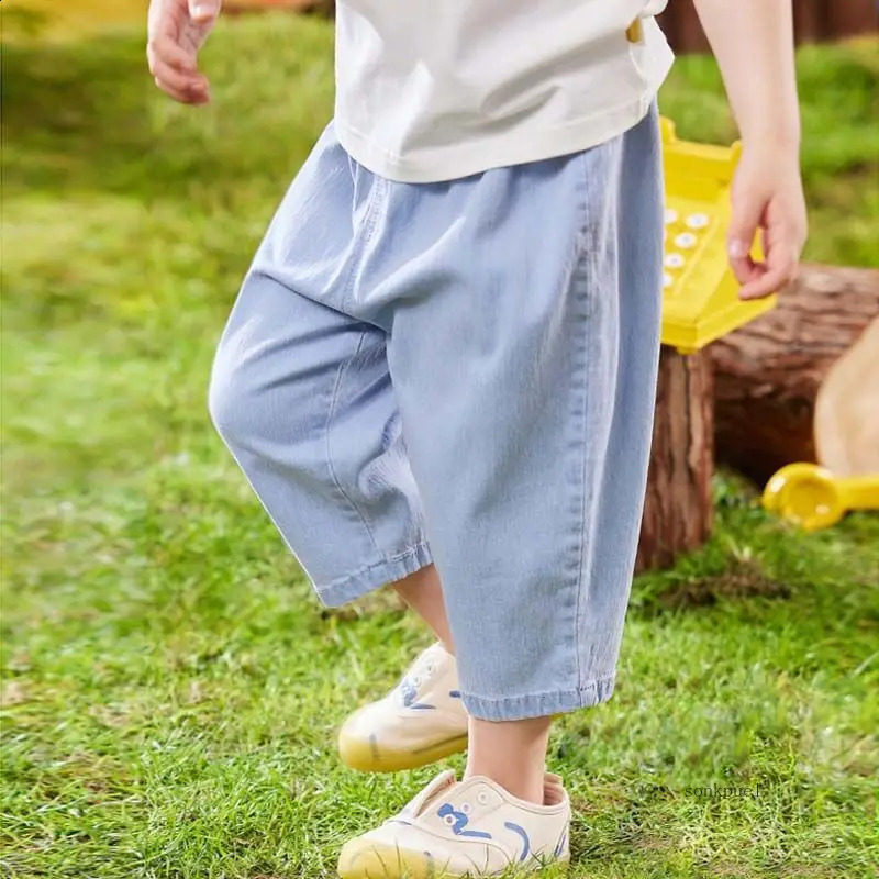 Baby denim pants 2024 childrens casual soft blue jeans loose Trouser boys and girls clothing 250414z