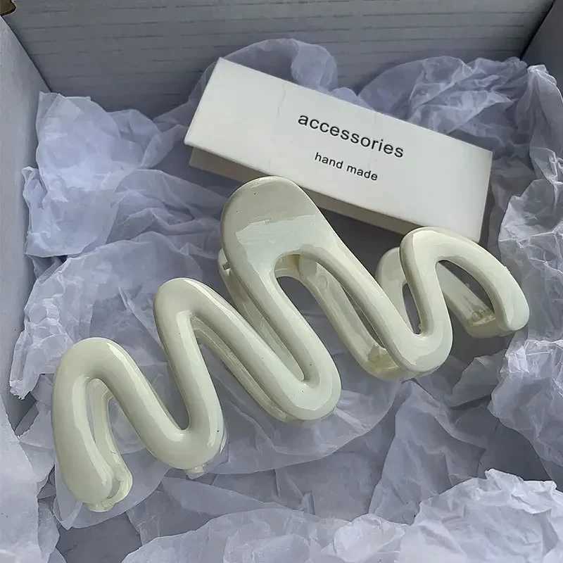 New Color Jelly Wave Hair Claw Womens Fashion Design Korean Sweet Simple Irregular Hair Clip Wear WholesaleT250425