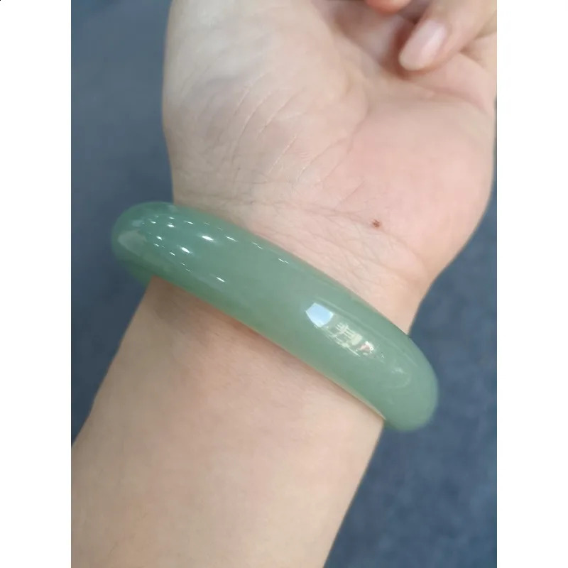 Natural Dongling Jade Full Green Bracelet Trendy Boutique Versatile Womens Bracelet 250424