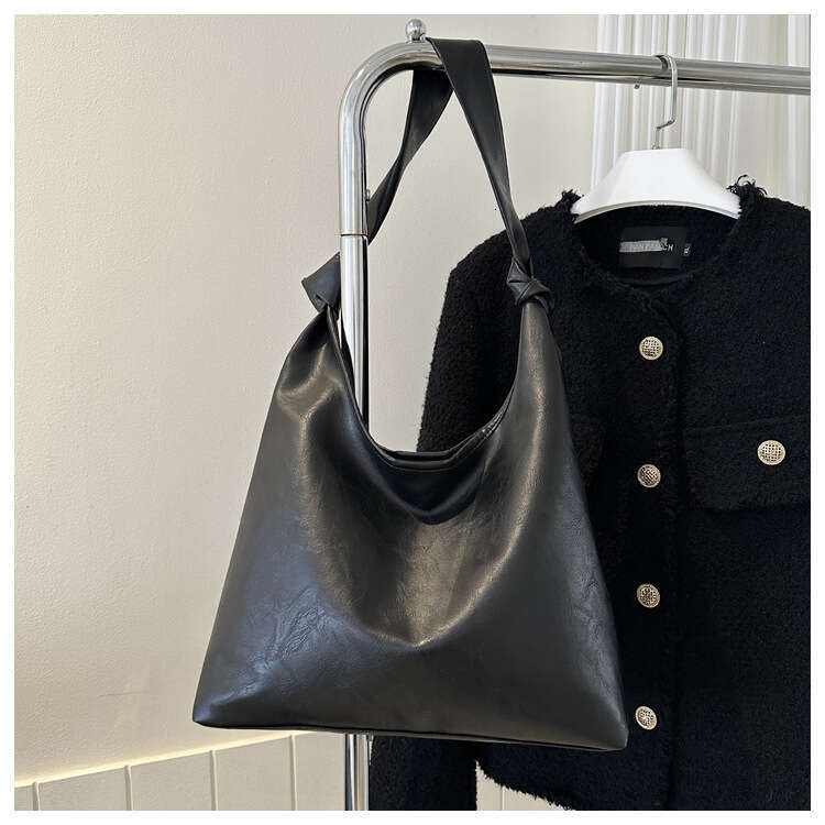 European and American fashion high-quality retro women's winter item niche design PU single shoulder underarm bag 2025 temperament versatile new 