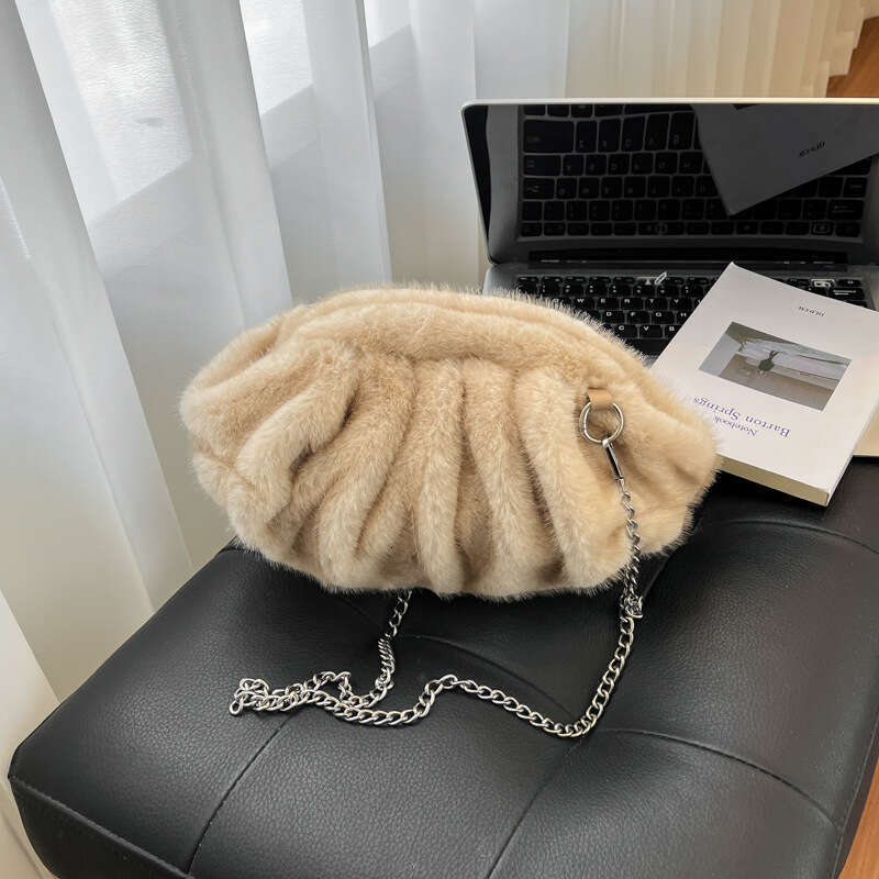 designer New Plush for Women 2025 Winter Trendy Pleated Chain Shoulder Crossbody Bag Soft Skin-Friendly Bags