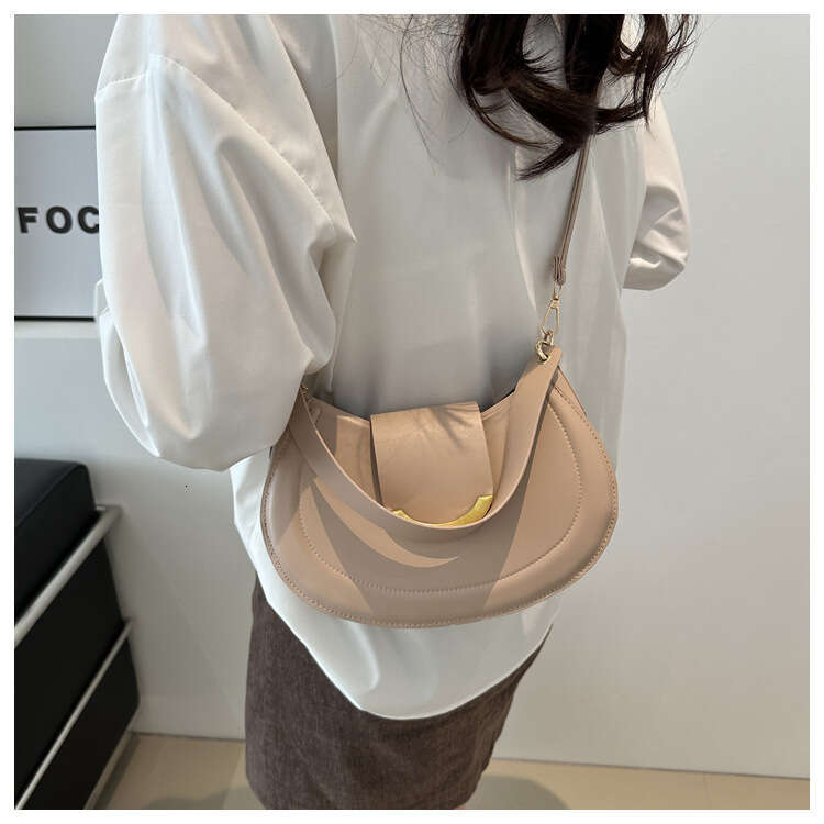 Fashionable versatile fresh round high-quality this year's trend is solid color bags niche designs diagonal shoulder bags