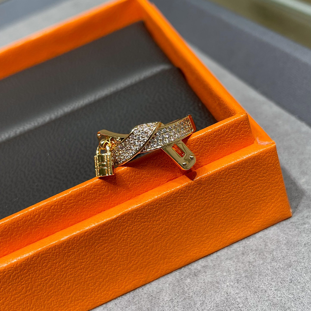 Ring designer ring luxury jewelry rings for women Inlaid Pearls Alphabet diamond lock up design Christmas Gift jewelry Temperament Versatile rings very nice