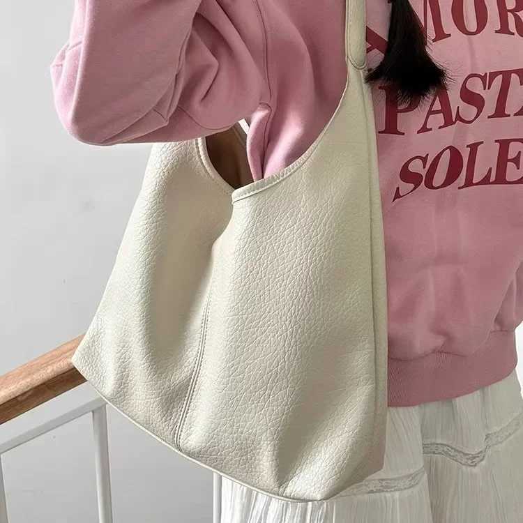 Womens Summer 2024 New Trend Korean Edition Underwear Bag Large Capacity Shoulder Bag Student Commuter Bag W250425