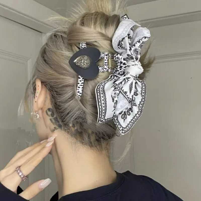 Double sided bow hair claw suitable for women large Bohemian breast printed shark hair lipstick girl antique satin horsetail clipT250425