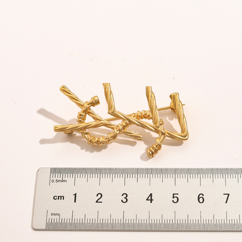 Women Crystal Brooches 18K Gold Plated Rhinestone Pearl Classic Jewelry Details Sophisticated Jewelry for Women Perfect for Evening Events and Parties