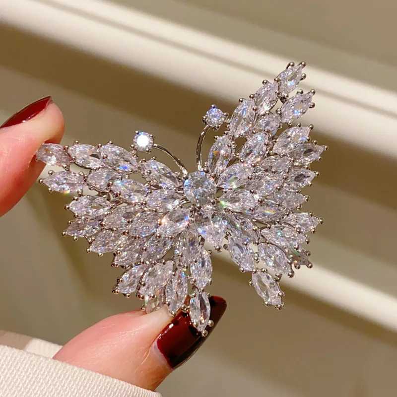 Elegant Style Butterfly Shaped Inlaid Zircon Copper Material Brooch Fashionable And Atmospheric WomenS Jewelry J251125