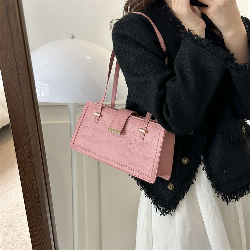 Fashionable and minimalist small square trendy commuting shoulder personalized armpit bag autumn new bag for women