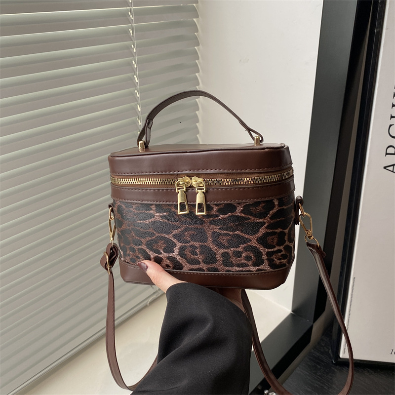 New Free Delivery Designer Shoes By 2025 New Korean High-End Cylindrical Bucket Splicing Contrasting Color Crossbody For Women Instagram Versatile Sho