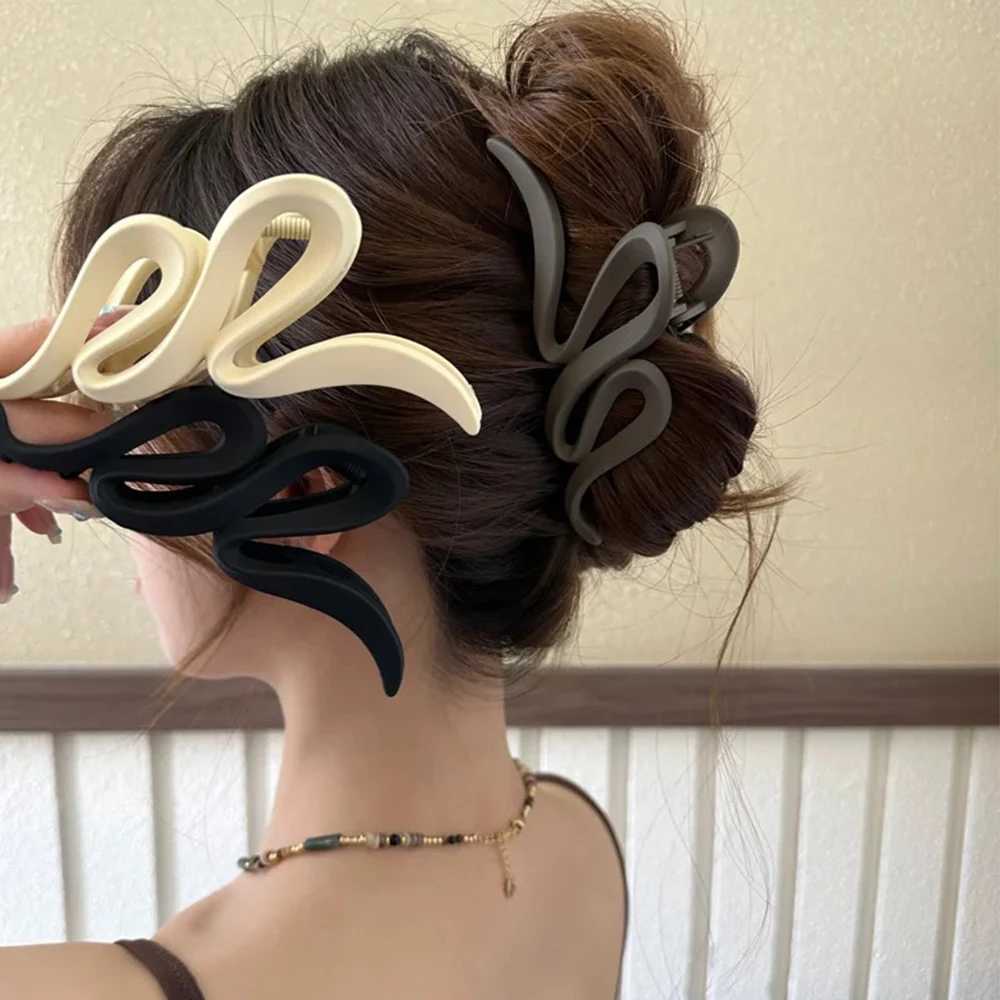 13cm acrylic female hair clip matte wavy hair clip claw clip hair accessories girls headwear 4 new colorsT250425