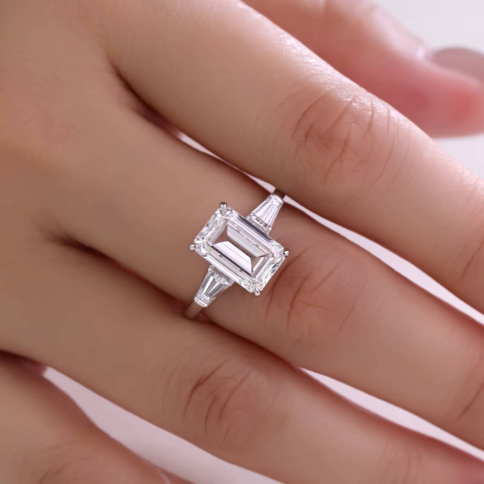 Real 18K White Gold 4 5 Ct CVD Lab Created Diamond Wedding Ring Luxury 3 Stone Emerald Cut Lab Grown Diamond Wedding Ring