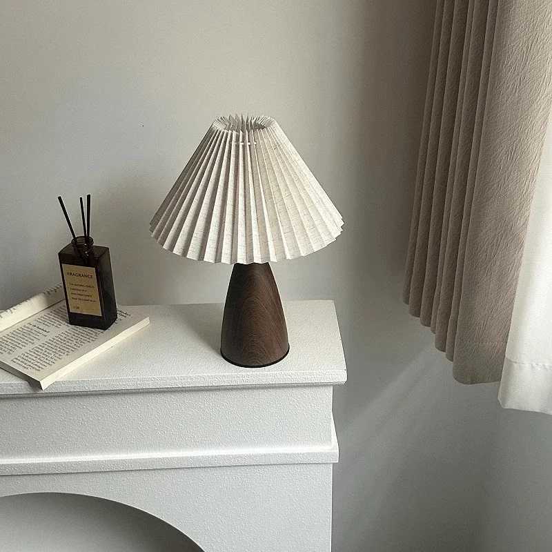 Pleated Retro LED Table lamp Room Decoration Night Lamp USB For Home Living Bedroom Bedside Decorative Simple Desk LightingM251125