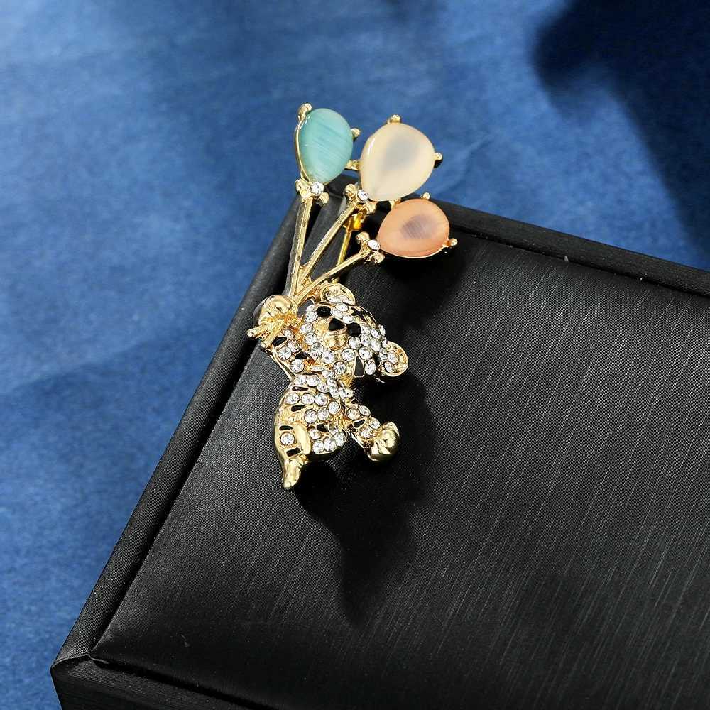 Pretty Tiger Hold Balloon Crystal Lapel Pins Dazzling Opal Airballoon Rhinestone Brooches Cheap Women Jewelry J251125