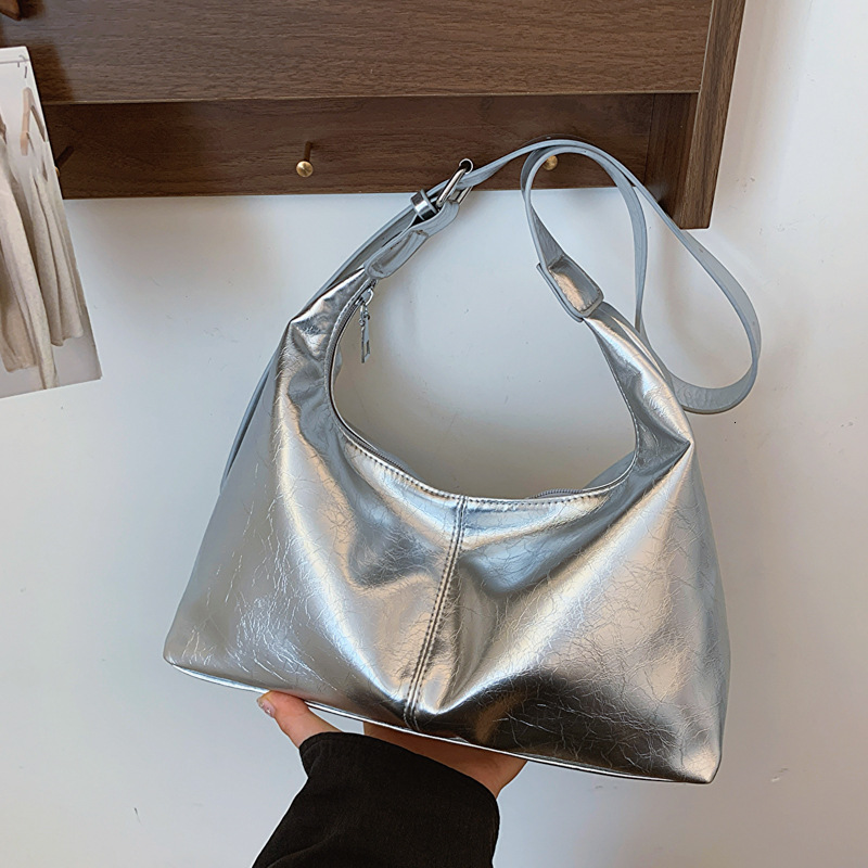 2025 New Designer Bag Free Delivery Shoes By Small Niche Design Large Capacity Shoulder Fashionable Commuting Tote 2024 Summer Simple Casual Crossbody