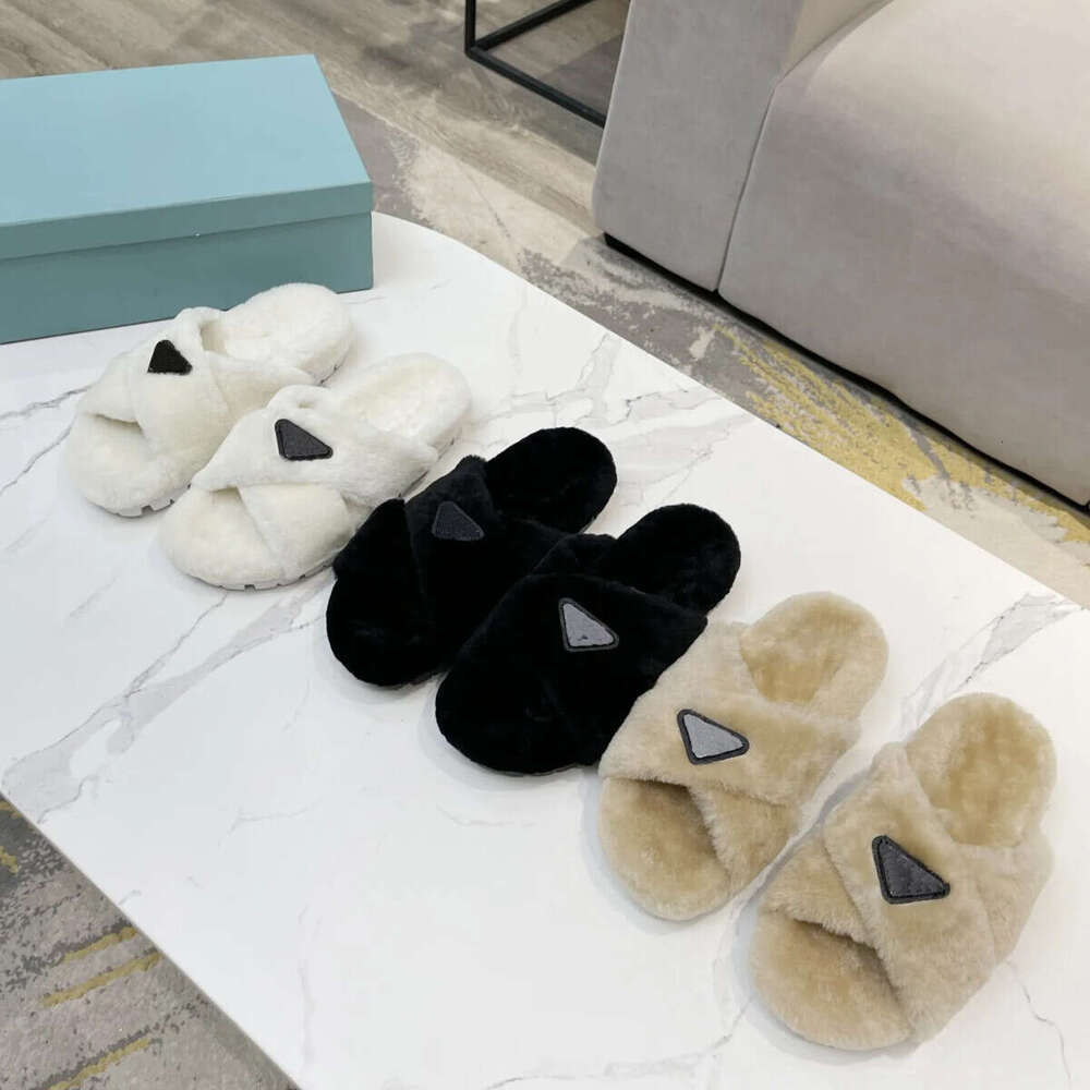 Top Luxury mule fur slide flat woman shoe Designer Winter Slippers classic Sandals fluffy Furry slipper mules sliders Fashion Wool Warm Comfortable Womens Shoes
