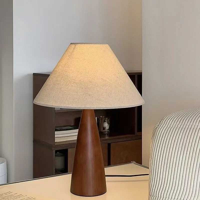 Solid Wood Retro fabric desk lamp Indoor decor Atmosphere Bedroom Bedside living room Tea Room Study LampM251125