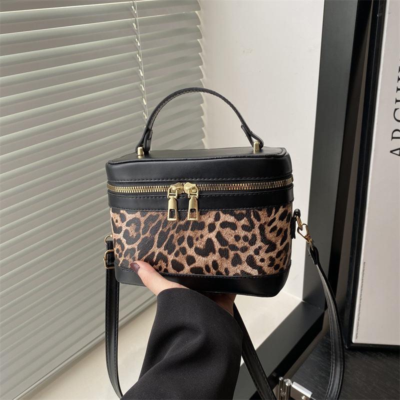 New Free Delivery Designer Shoes By 2025 New Korean High-End Cylindrical Bucket Splicing Contrasting Color Crossbody For Women Instagram Versatile Sho