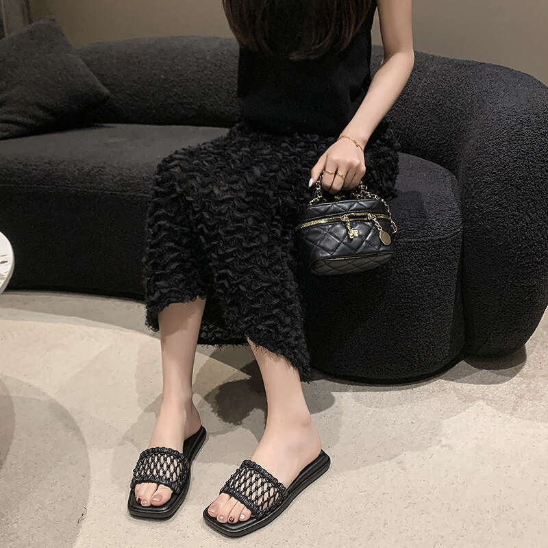 Trendy brand niche high-end cool summer outdoor wear, new temperament, flat bottomed woven beach slippers for women