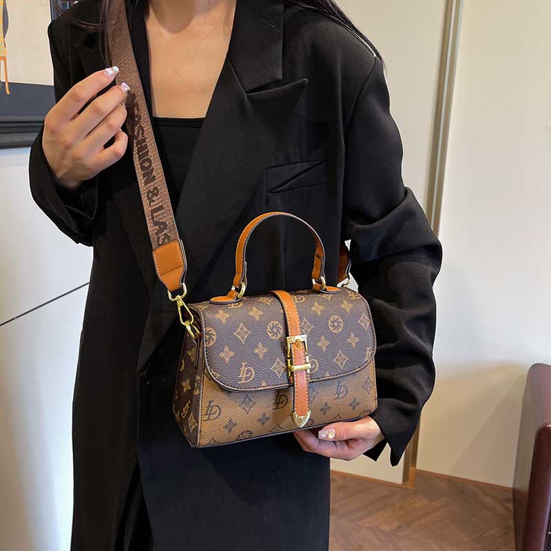 Free shipping New arrival elegant versatile women's crossbody bag 2025 bestseller printed shoulder bag brown coffee