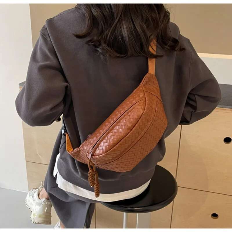 New Crossbody Chest With A High-End Feel, Retro And Niche Design, Super Popular Waist Bag, Sports Small Shoulder Bag