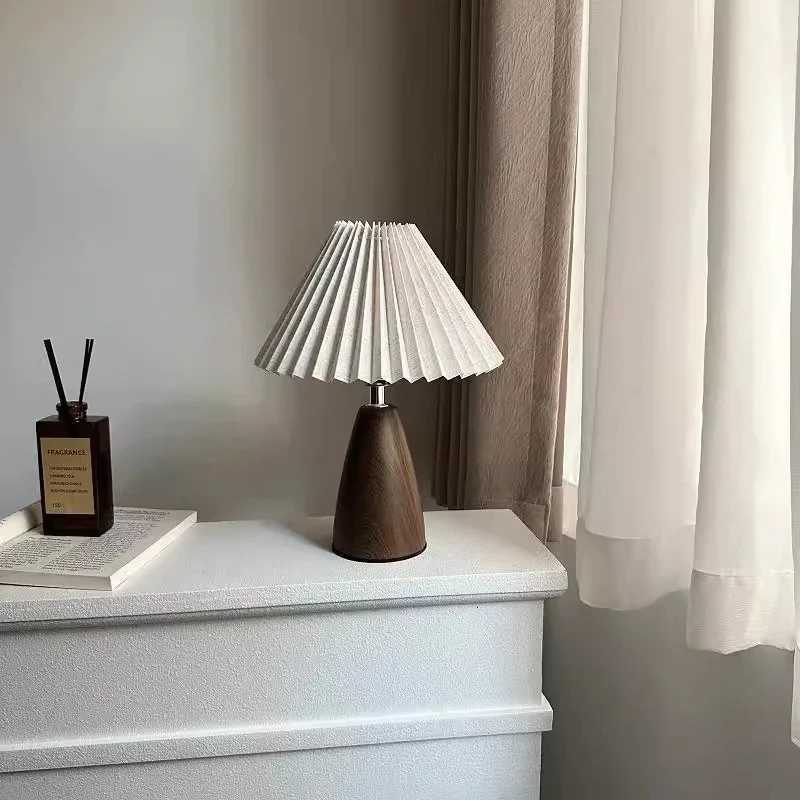 Pleated Retro LED Table lamp Room Decoration Night Lamp USB For Home Living Bedroom Bedside Decorative Simple Desk LightingM251125