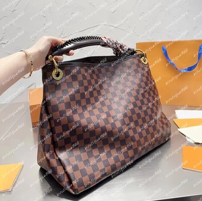 Designer Bag Embossed Flower Large Capacity lvities Totes Bags Fashion Sac Femme Leather Women Shoulder Bags Messenger Luxurys Handbag Lady Purse Womans backpack