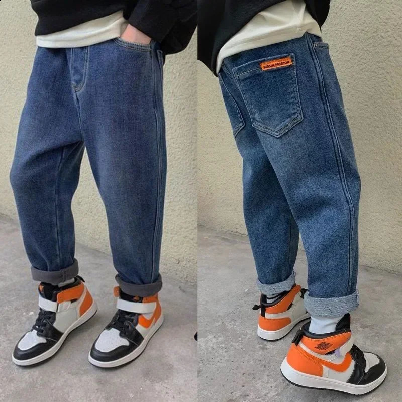 Boys pants thick velvet 2024 childrens autumn and winter loose jeans 250414z
