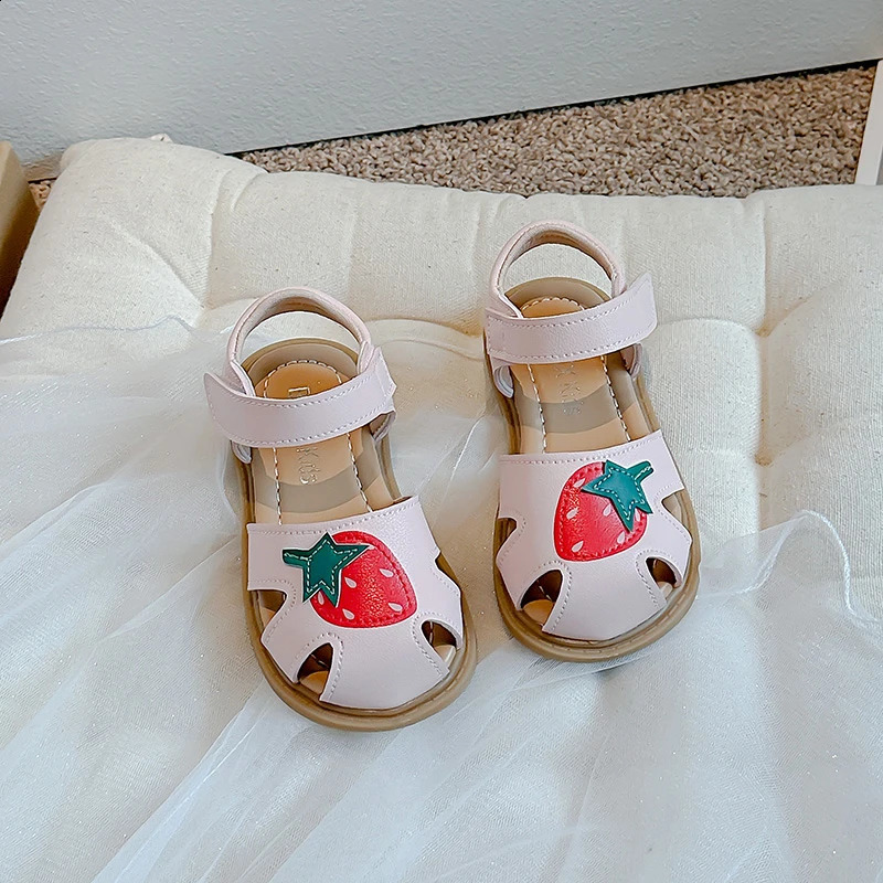 Cute girl sandals strawberry summer shoes childrens closed sole soft soled sandals baby comfortable casual apartment beige pink 22-31 250424