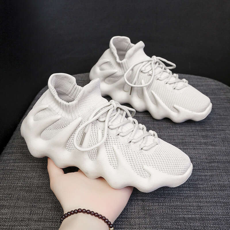 2024 New Flying Octopus Leisure Sports Korean Edition Trendy Couple Breathable Volcano Socks Men's and Women's Shoes