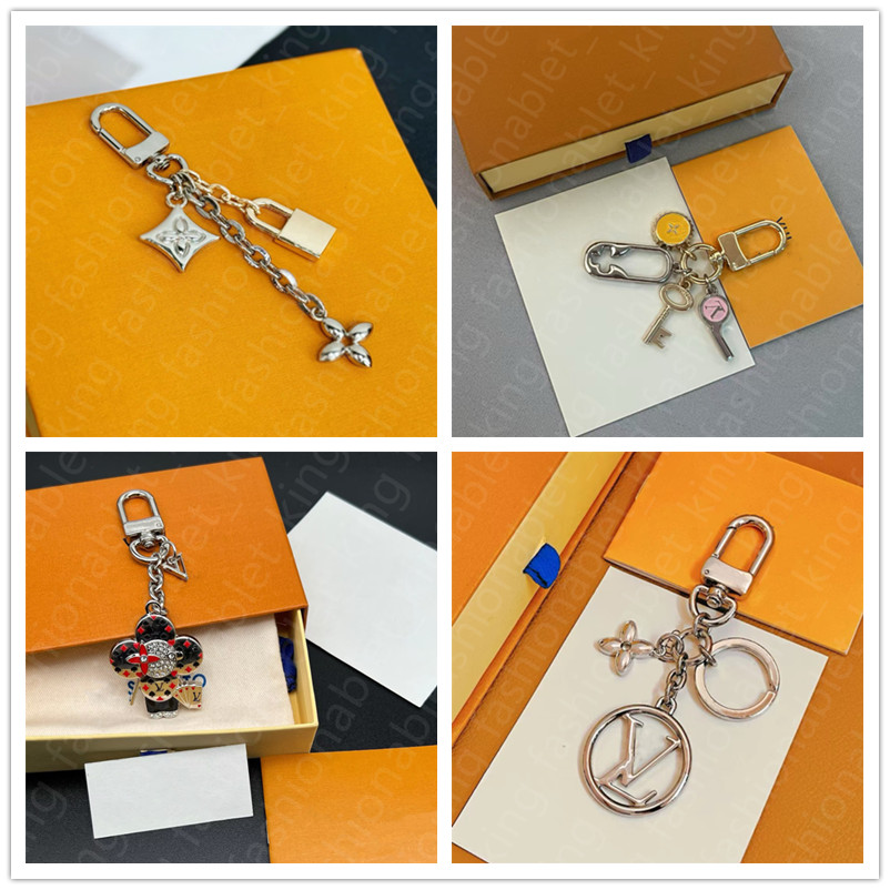 Keychain designer letter chain ladies car gold keychain women classic lock love strawberry key ring fashion accessories no box