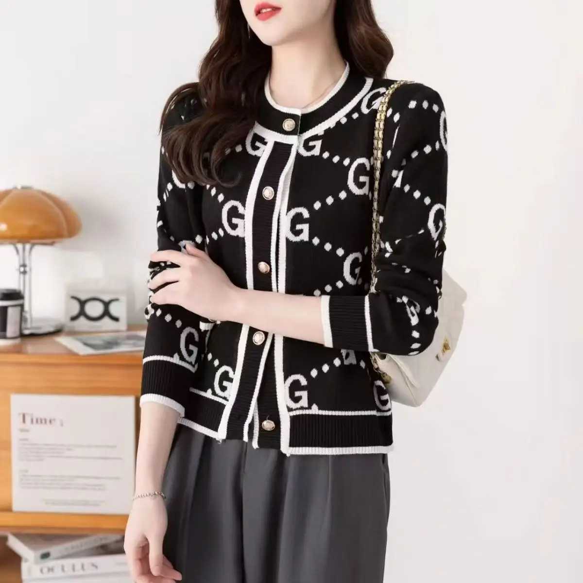 Autumn Winter Luxury Pink Top Knited Cardigan Short Sweater Soft Women Long Sleeve Letter Design Trend Womens Clothing OutwearT251125