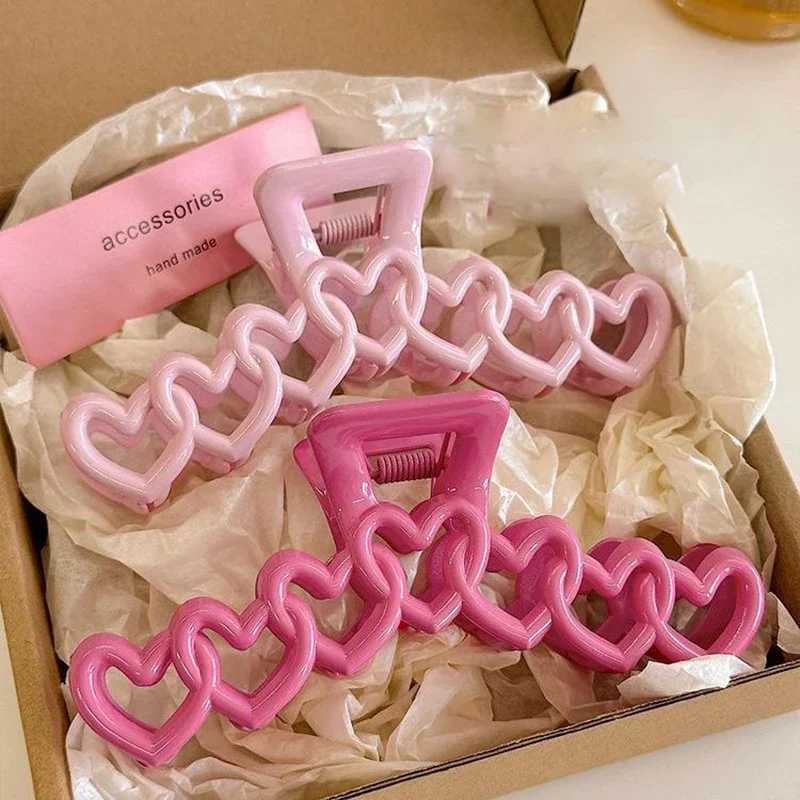 New colorful love heart-shaped hair claw clip cream colored shark clip heart-shaped ponytail hair fluffy sweetness wearing hair accessoriesT250425