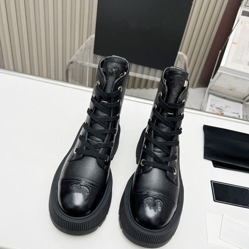 2025 New designer Thick Bottom English Style Chelsea Martin Rain Boots Shoes chan Fashion Comfortable Luxury designer combat Shoes Women Mid Length Short Boots 35-40