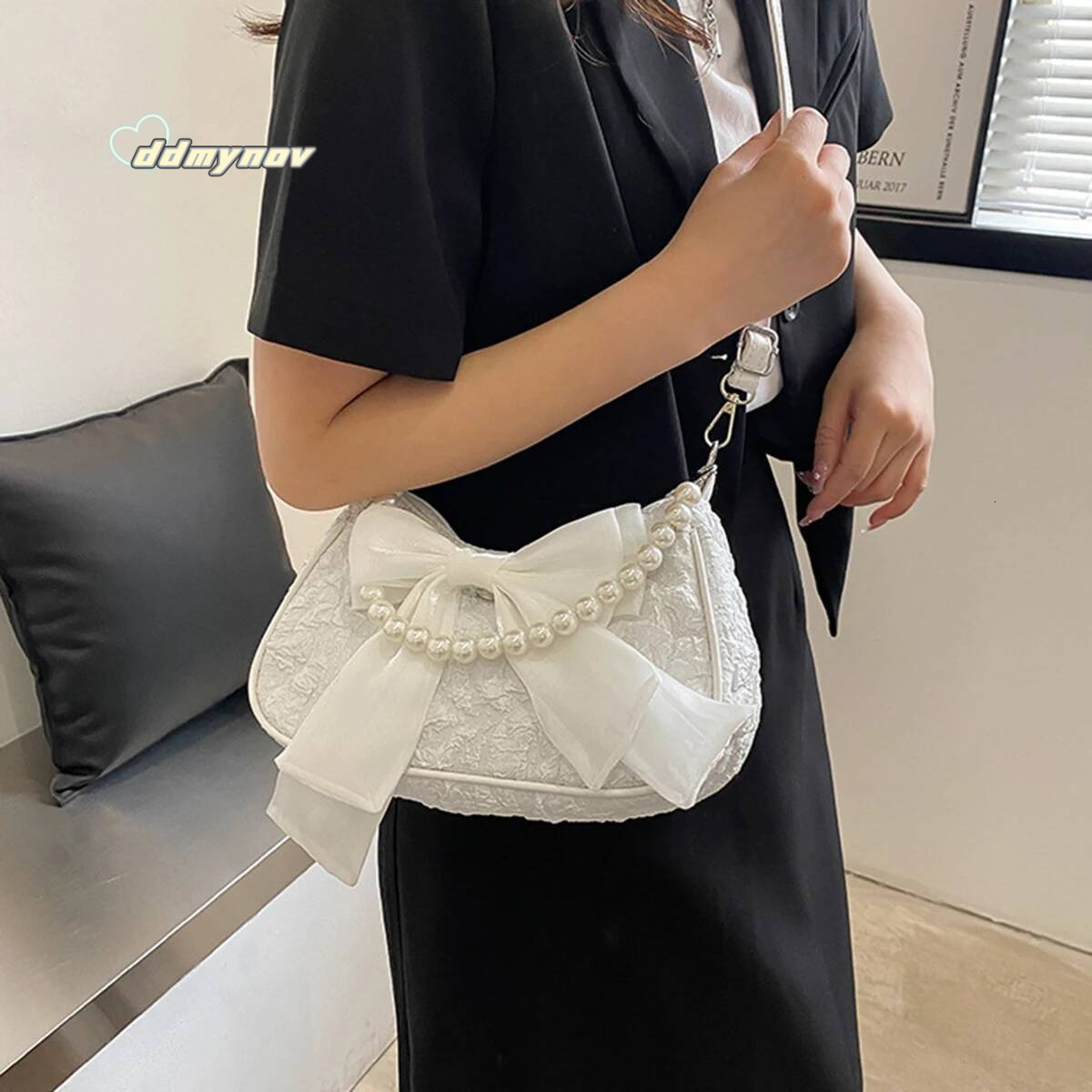 White folds pop retro bow Female Pearl handle New fashion pearl armpit shoulder crossbody bag 1 outfit ddmynov