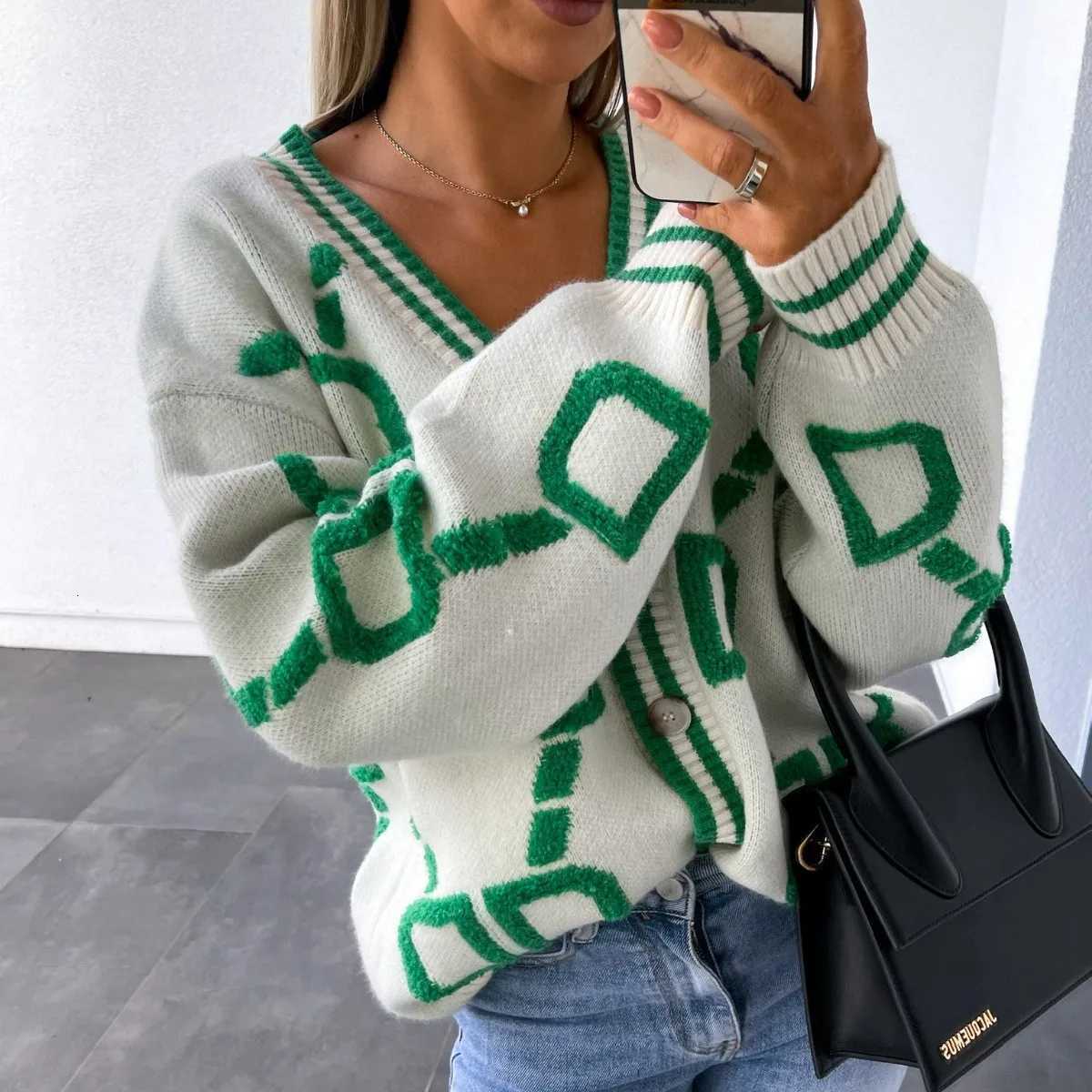2025 Knitted Cardigan Color-blocking Fashion Womens Long-sleeved Loose V-neck Sweater Thick Warm Women Casual Printed CardiganT251125