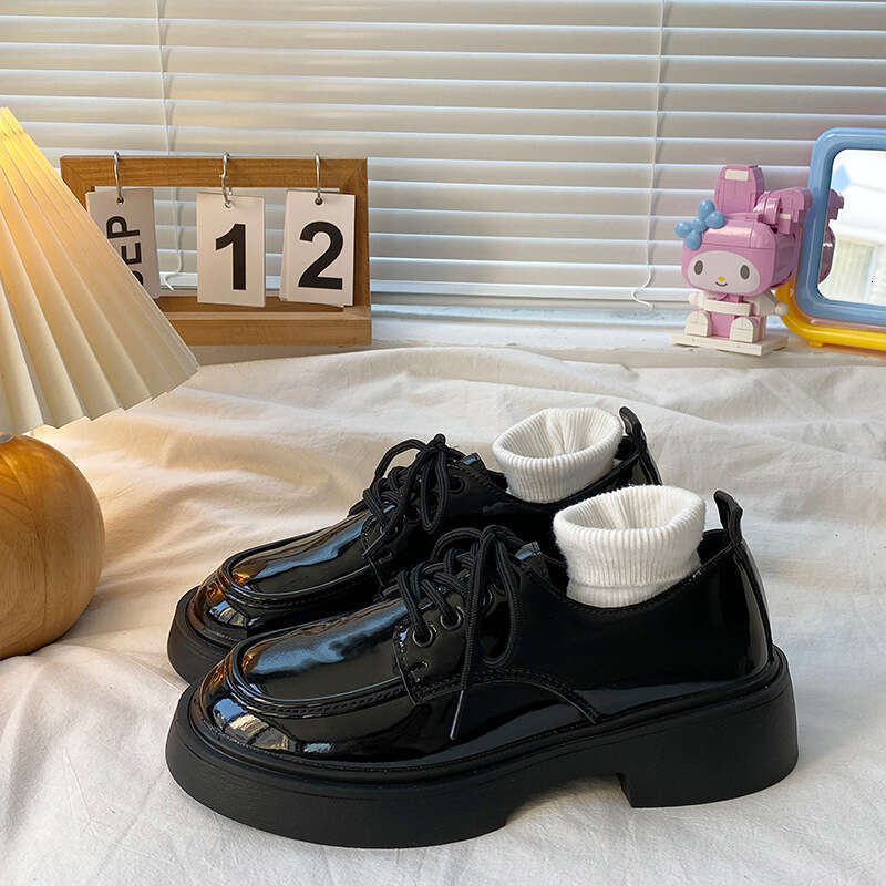 Wearing skirts, small leather shoes, women's 2024 Spring and Autumn new British style student versatile lace up thick sole height increasing sing