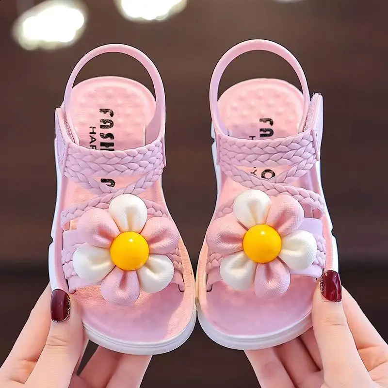 Girls open toe breathable sandals charming and comfortable casual soft soled durable beach water shoes suitable for childrens outdoor activities 25042