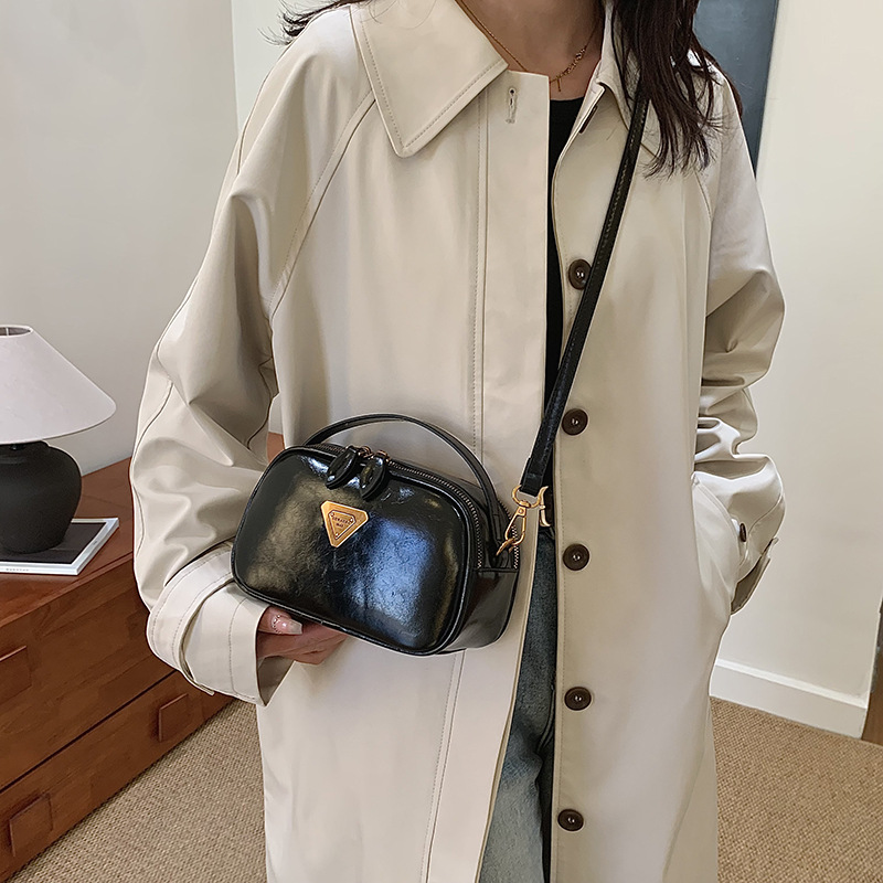 free shipping designer shoulder bag solid color casual versatile crossbody bag fashionable vintage bag for women black
