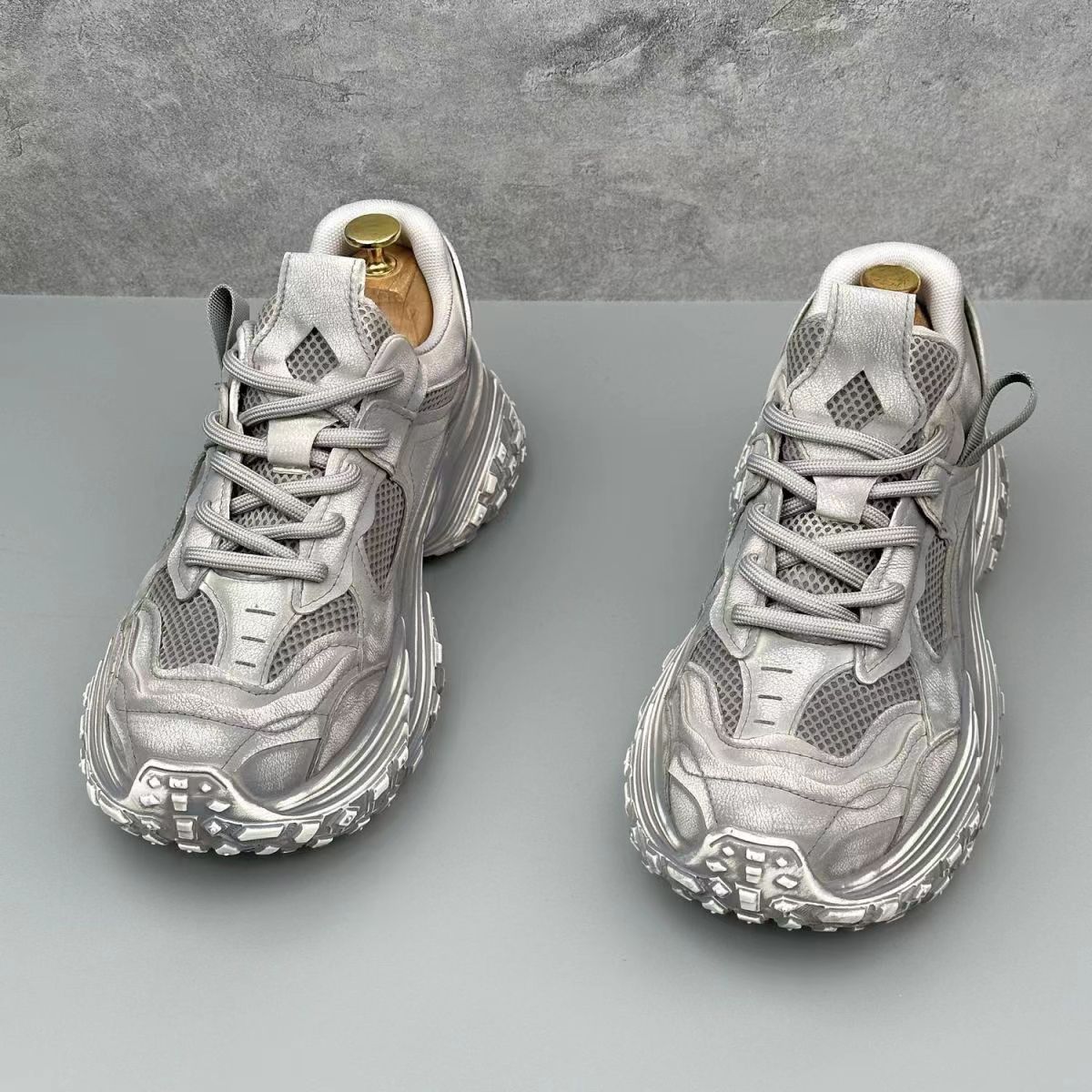 New men's shoes trend tire soles dirty shoes thick soles dad shoes casual all wear trend sports shoes 2025s hot