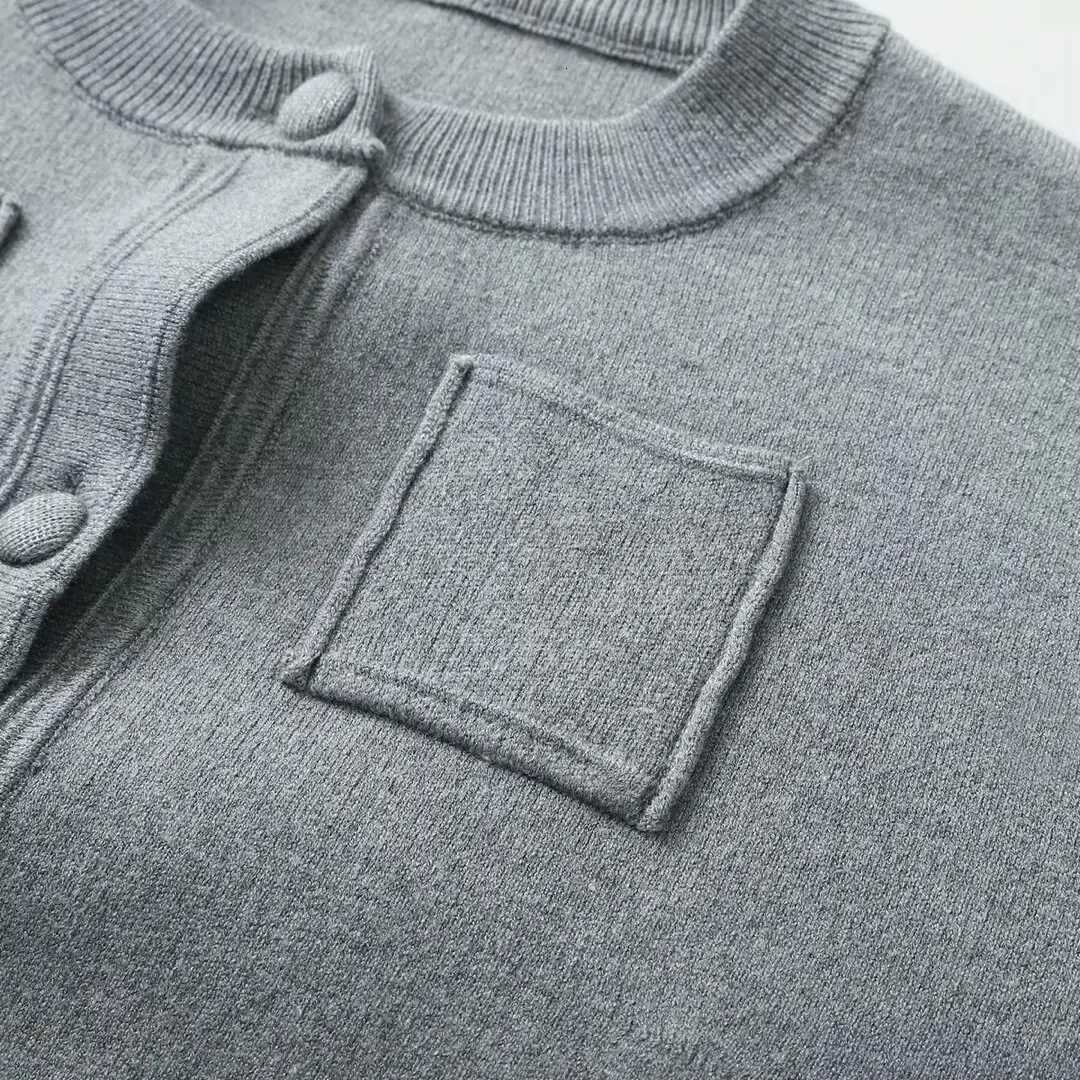 Womens Knitted Cardigan with Shoulder Pads Long Sleeve Round Neck Spring New Style Knitted CardiganT251125