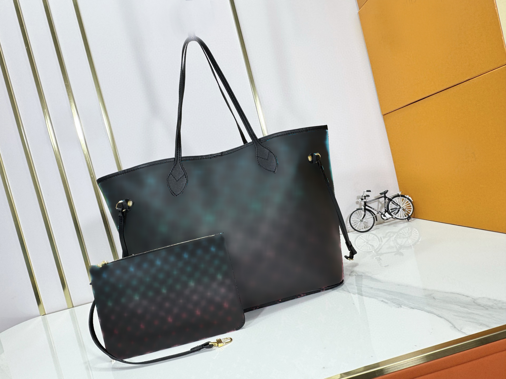 Sophisticated Women's Luxury Leather Bag Versatile and Spacious Designer Tote