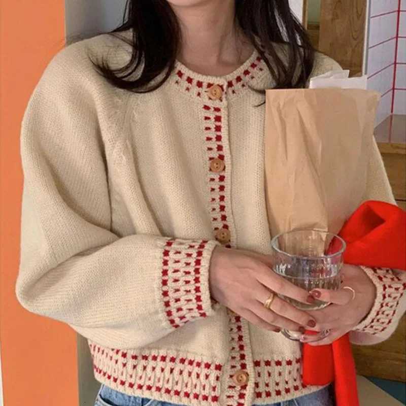 Round neck single-breasted Korean gentle womens knitted cardigan fashionable and exquisite loose casual womens sweater jacketT251125