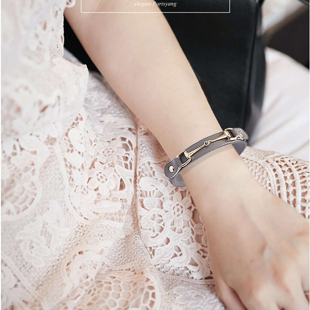 Temu alloy bracelet is fashionable minimalist. Bracelet can be adjusted with a horseshoe buckle, making it versatile and luxurious for women