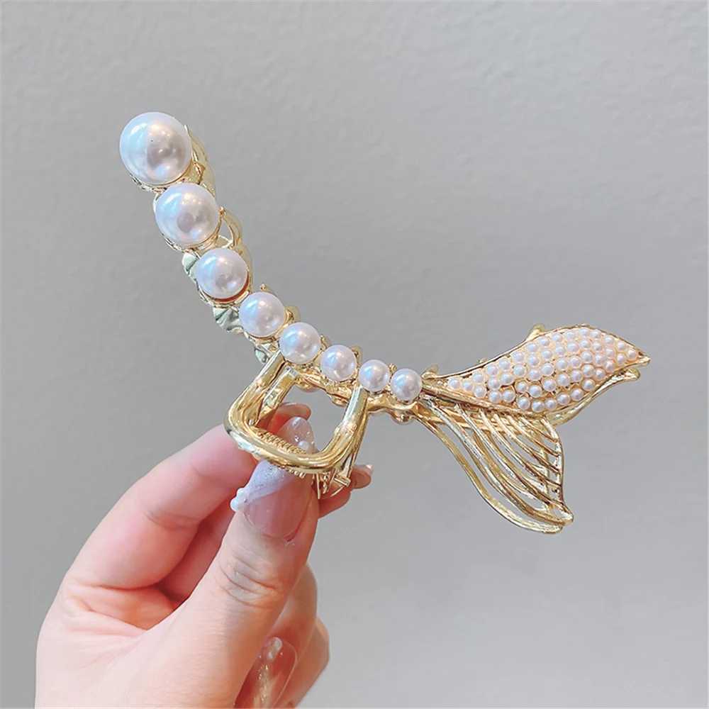 Metal hair claw crab clip suitable for girls Korean anti slip large geometric bucket shark clip hair clip pearl hair accessoriesT250425