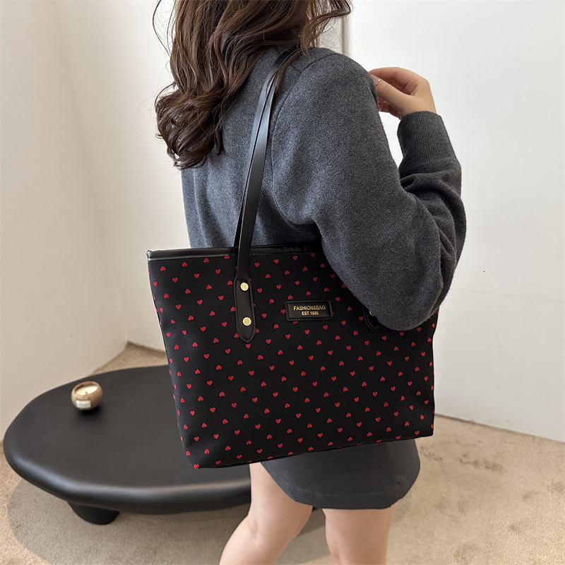 New Free Delivery Designer Shoes By 2025 2024 Autumn Printed Star Fashion Commuter Large Capacity Trendy Leisure Single Shoulder Tote Women's Bag