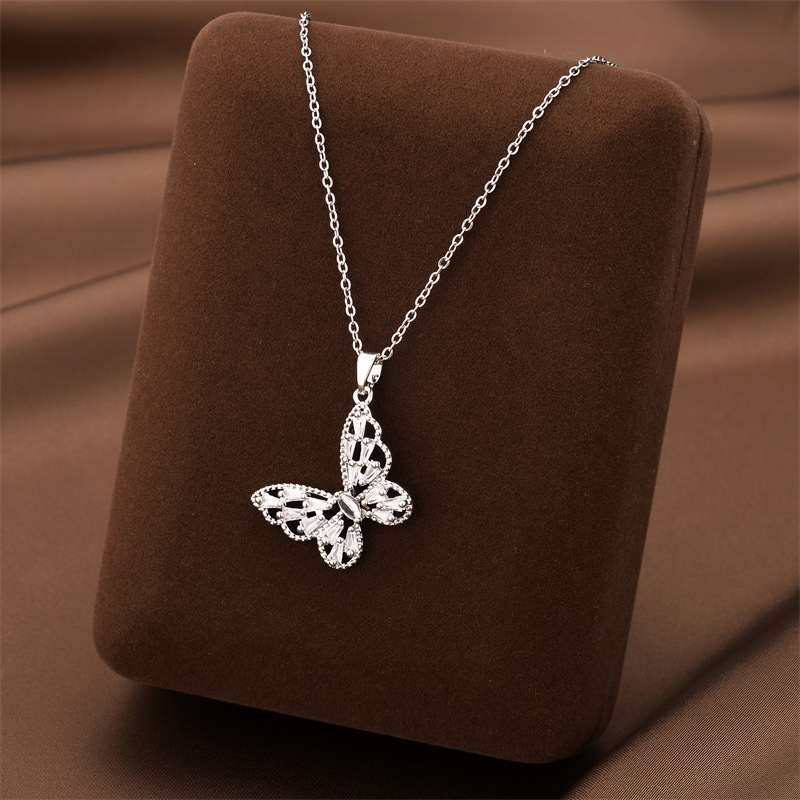 clover necklaces designer necklace moissanite chain jewelry American diamond necklace luxurious personality high-quality cross necklace high-end Cuban