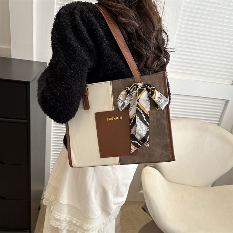 2025 New Designer Bag Free Delivery Shoes By And Casual Large Capacity 2023 Winter Western Style Shoulder Fashionable College Student Tote Bag