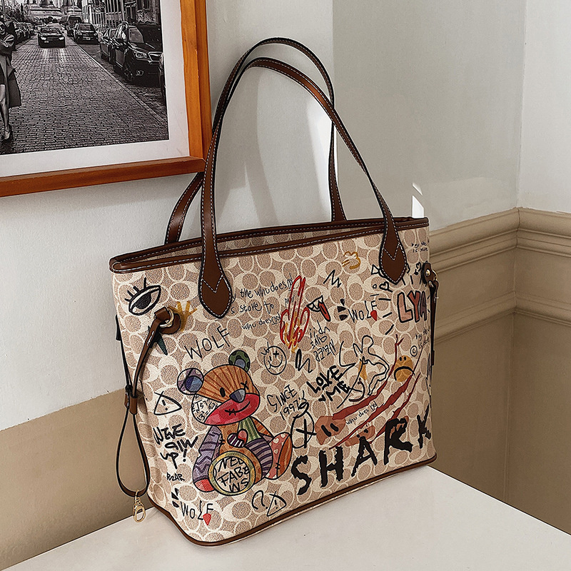 Designer bag free shipping 2025 fashionable high-end texture printed teddy bear graffiti tote bag handbag large capacity shoulder bag for womens