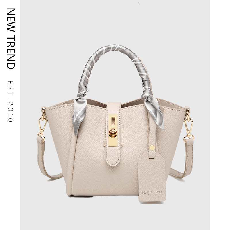New Free Delivery Designer Shoes By 2025 New High-End Wedding Handbag, Commuting Crossbody Fashionable And Simple Vegetable Basket Bag, Women's B